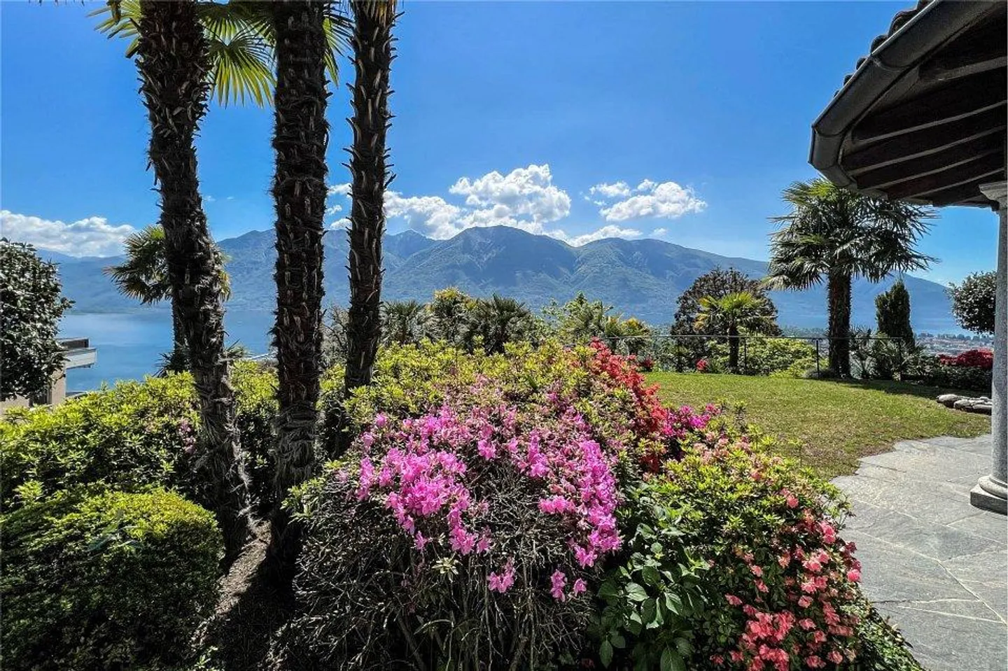 Mediterranean villa with lake view - Photo 4 of 13