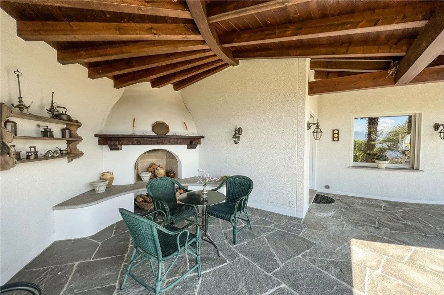 Mediterranean villa with lake view - Photo 10 of 13