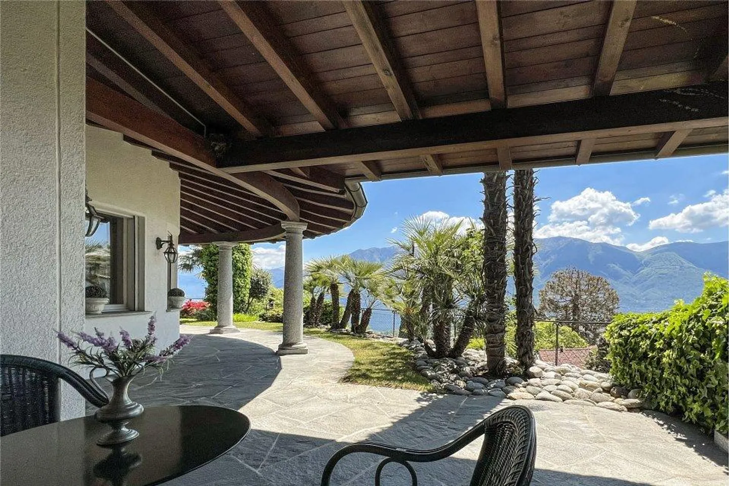 Mediterranean villa with lake view - Photo 11 of 13