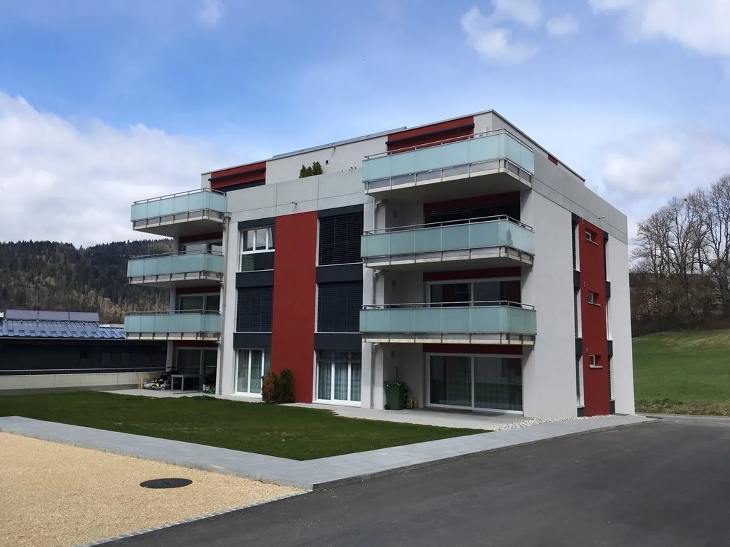 Wunderschöne 4,5-Zimmer-Wohnung mit Balkon und Garage - Foto 1 von 8