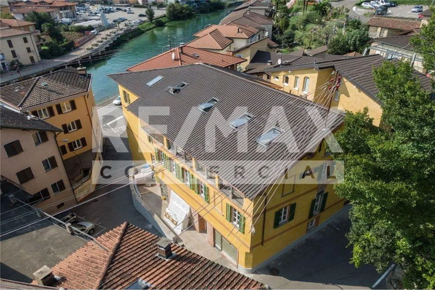 Interesting yield property with 14 residential units - Photo 4 of 13