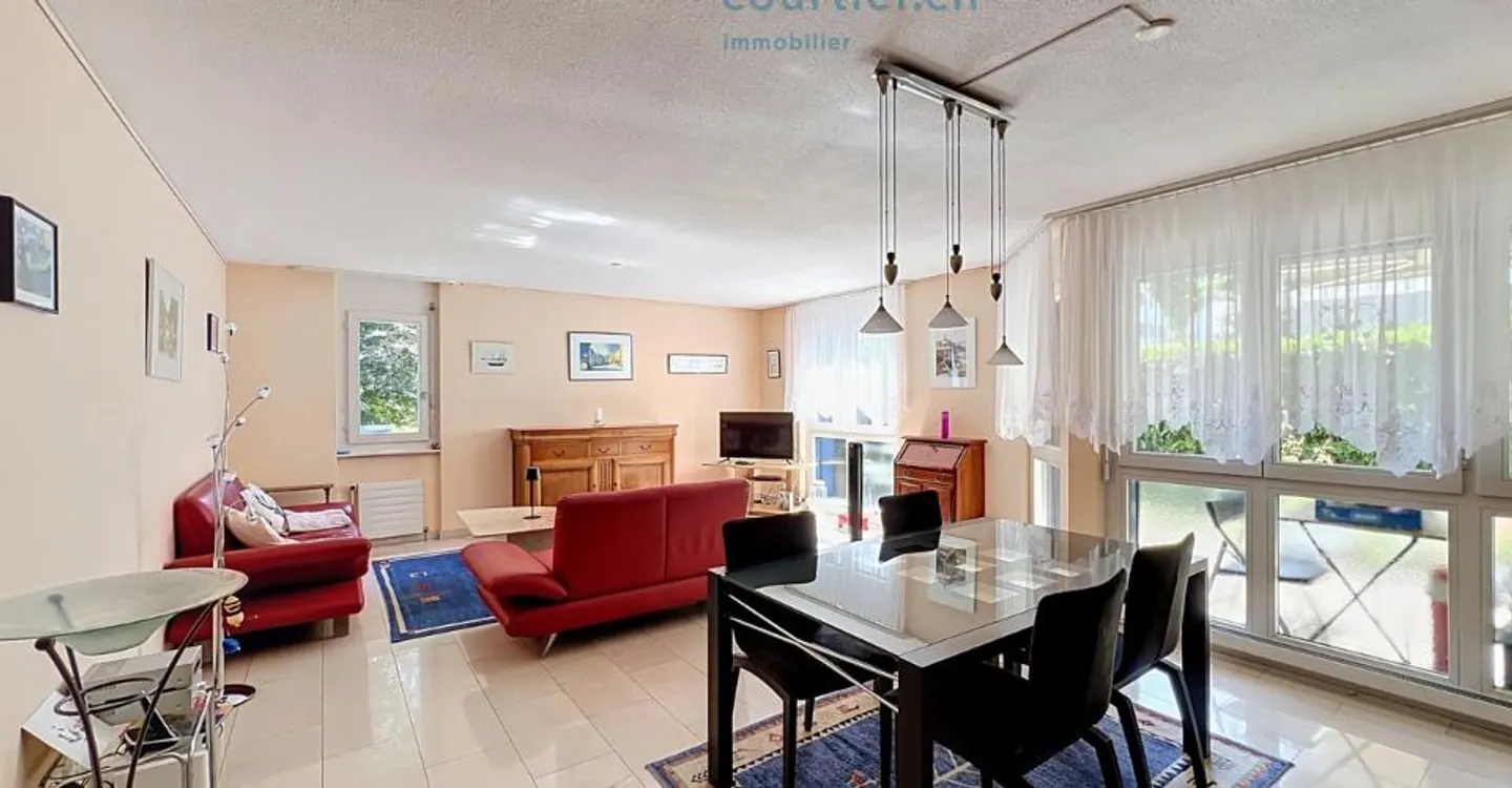 Charming Apartment with Garden - Photo 3 of 13