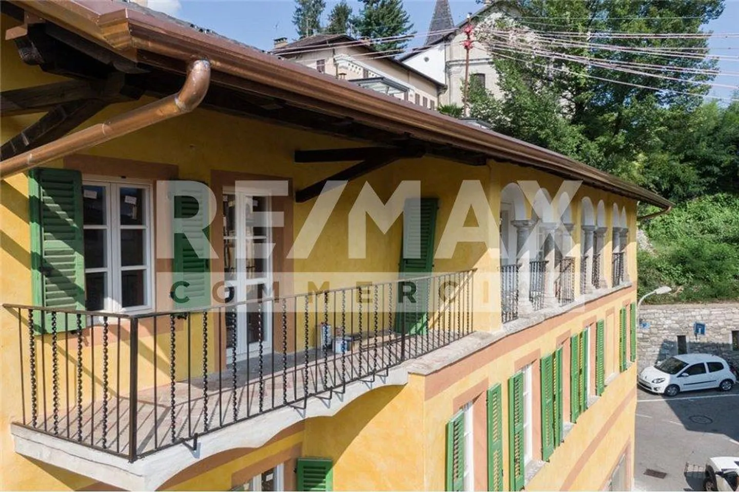 Interesting yield property with 14 residential units - Photo 1 of 13