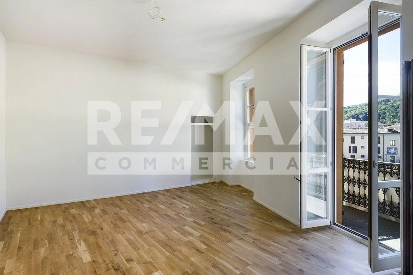 Interesting yield property with 14 residential units - Photo 11 of 13