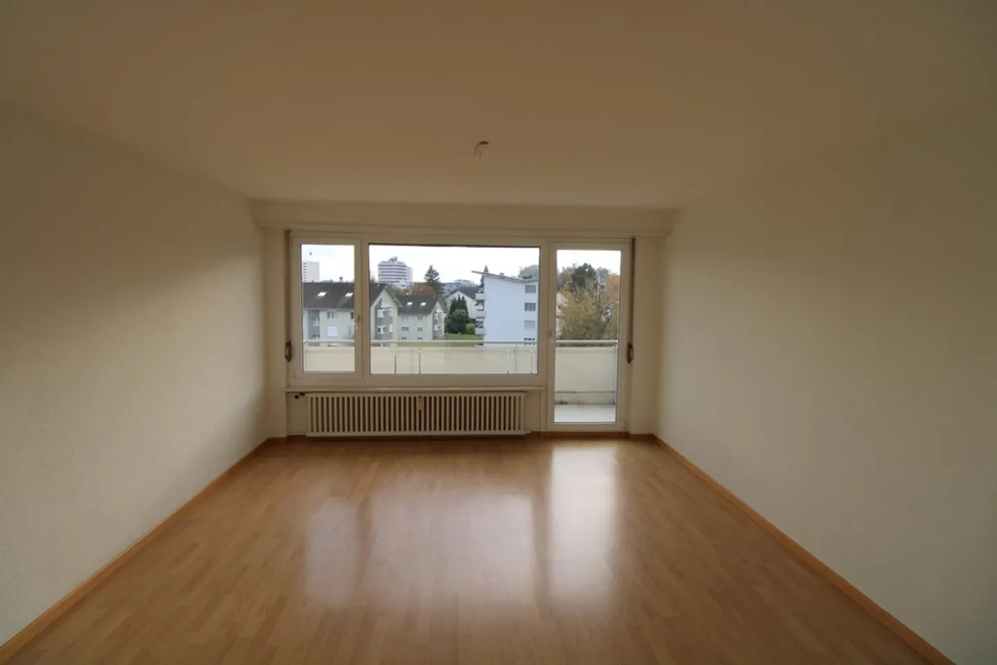 Appartamento luminoso e ben curato con balcone! - Foto 2 di 6