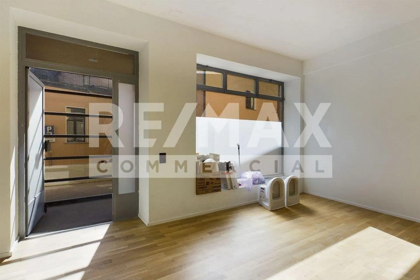 Interesting yield property with 14 residential units - Photo 9 of 13