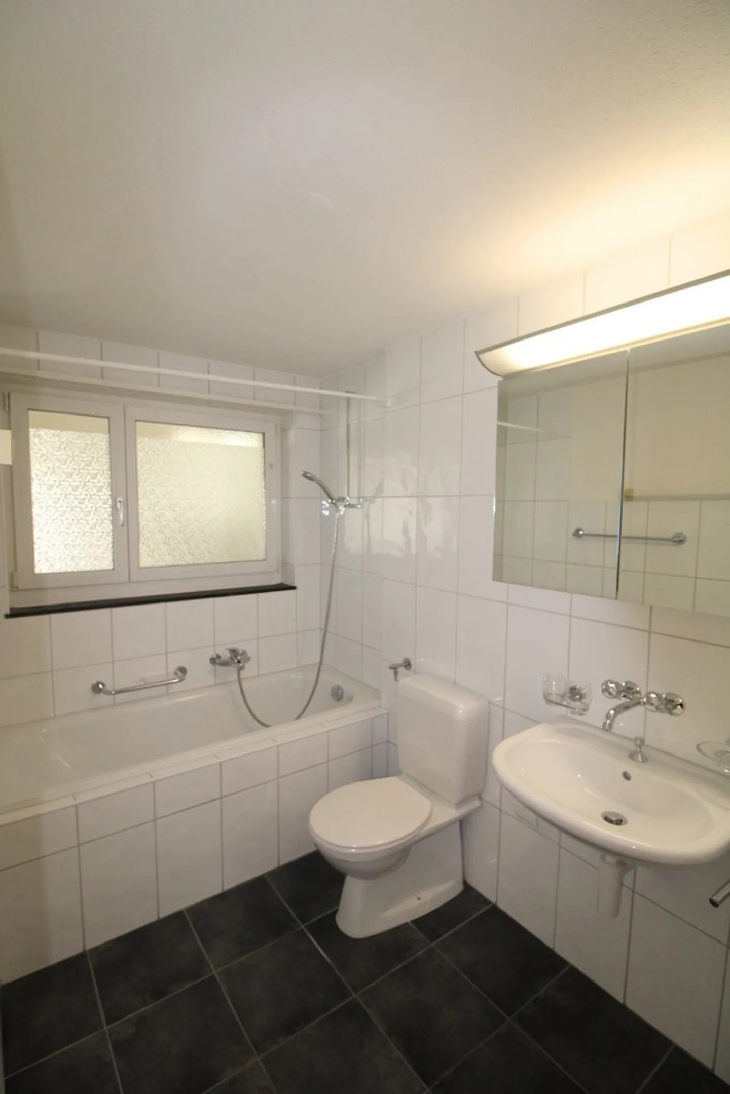 Appartamento luminoso e ben curato con balcone! - Foto 4 di 6