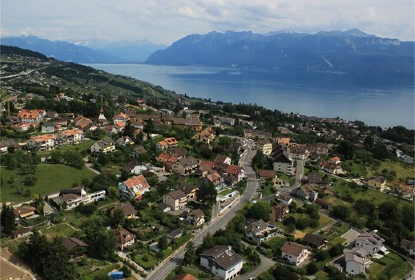 Villa indipendente di 6,5 stanze a Belmont s/Lausanne - Foto 1 di 2