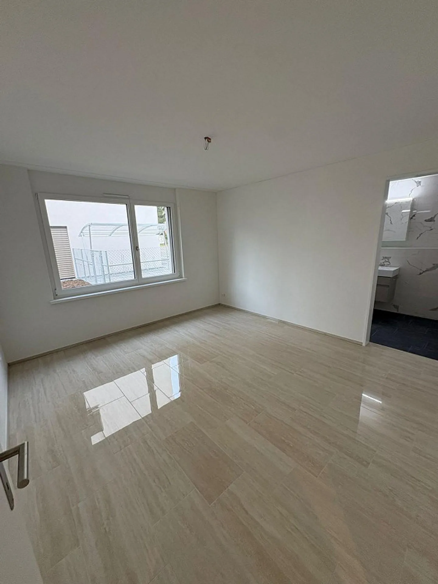 Votre nouveau chez-vous avec oasis de jardin moderne, ensoleillé et au cœur de Dübendorf. - Photo 13 sur 13