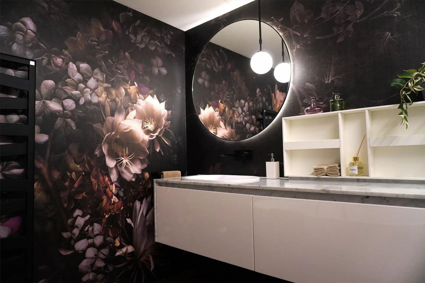 Central and Exclusive Living - Photo 3 of 15