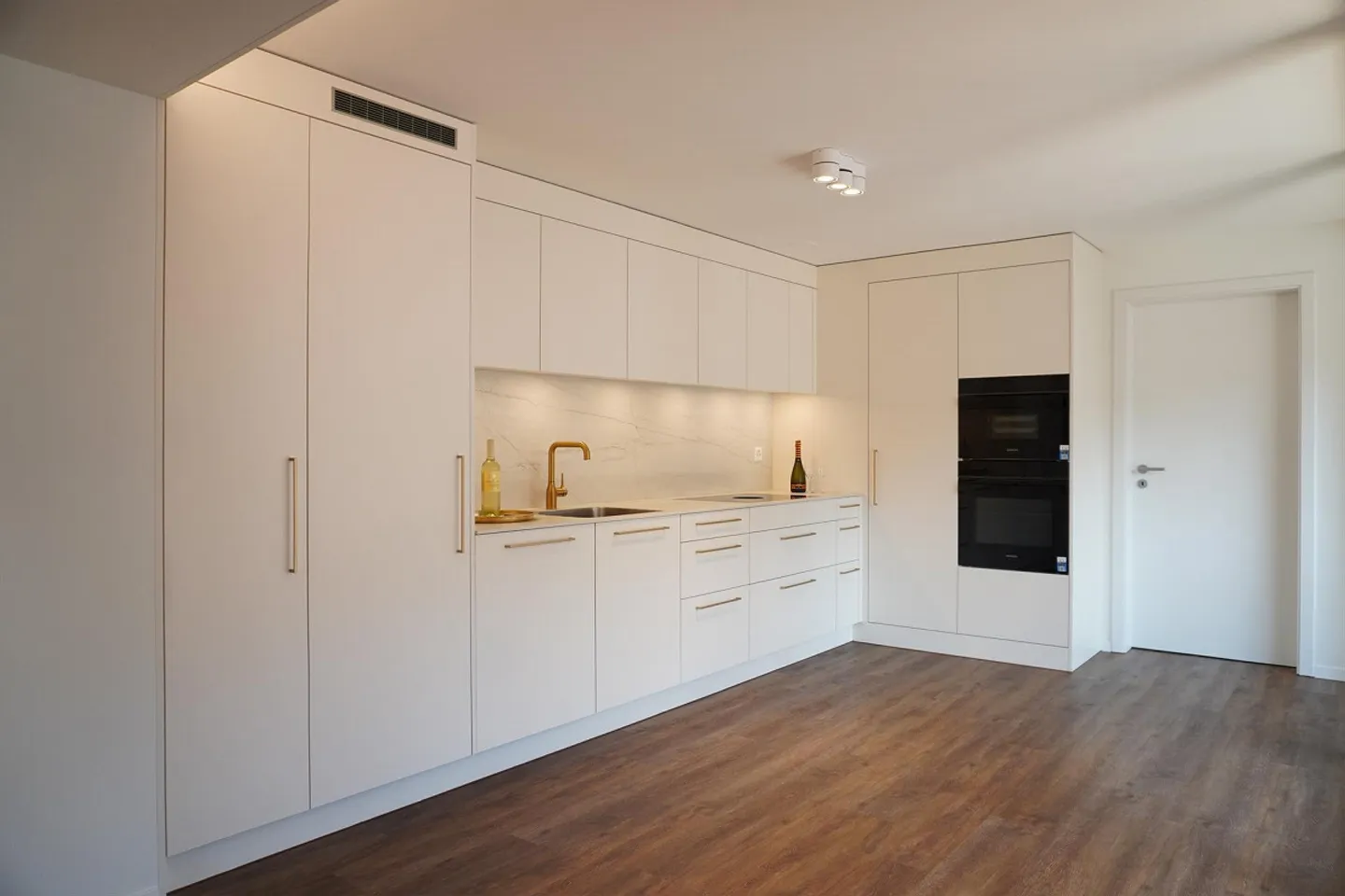 Central and Exclusive Living - Photo 4 of 15