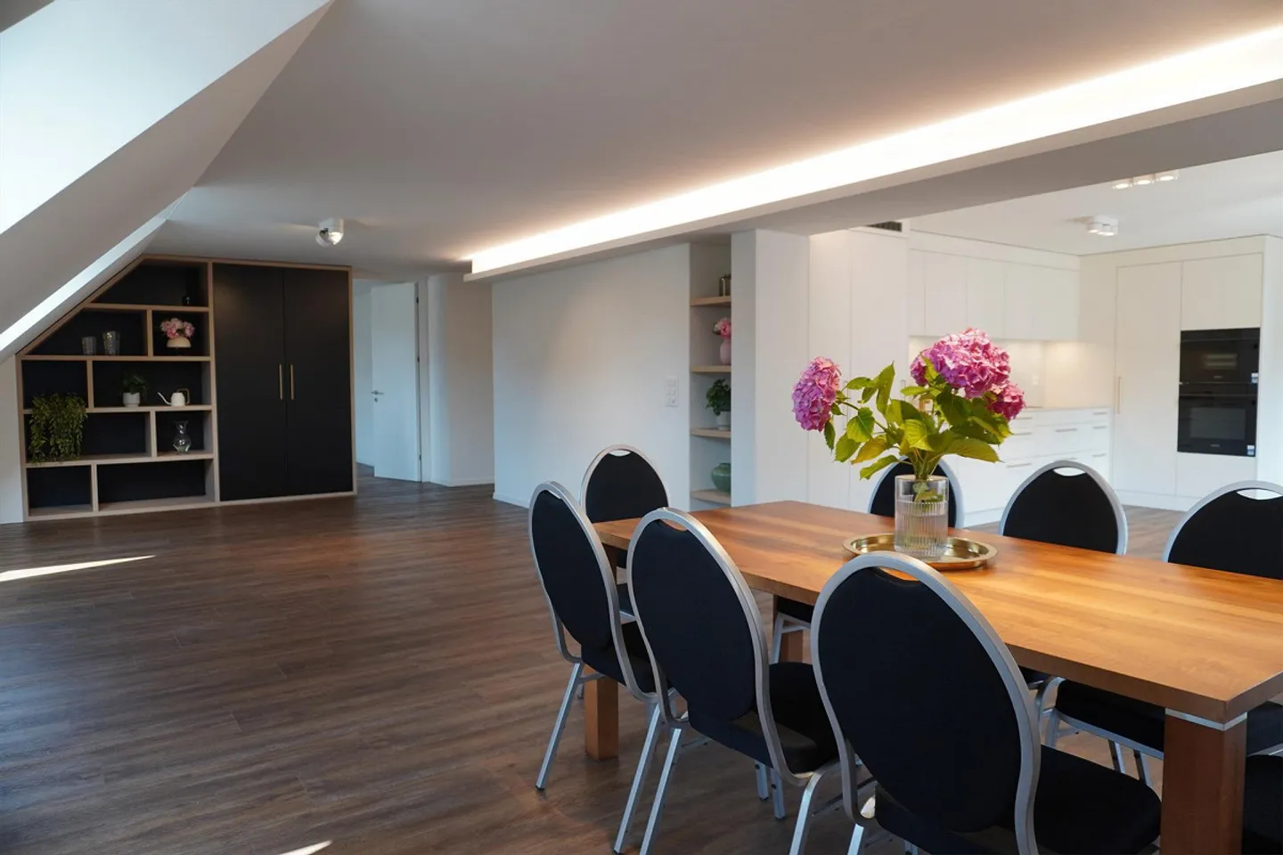 Central and Exclusive Living - Photo 6 of 15