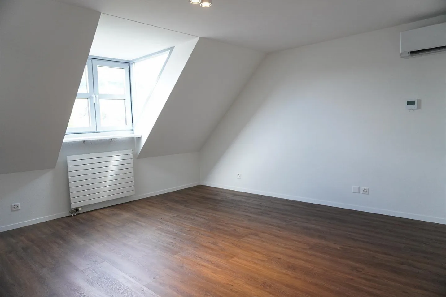 Central and Exclusive Living - Photo 9 of 15