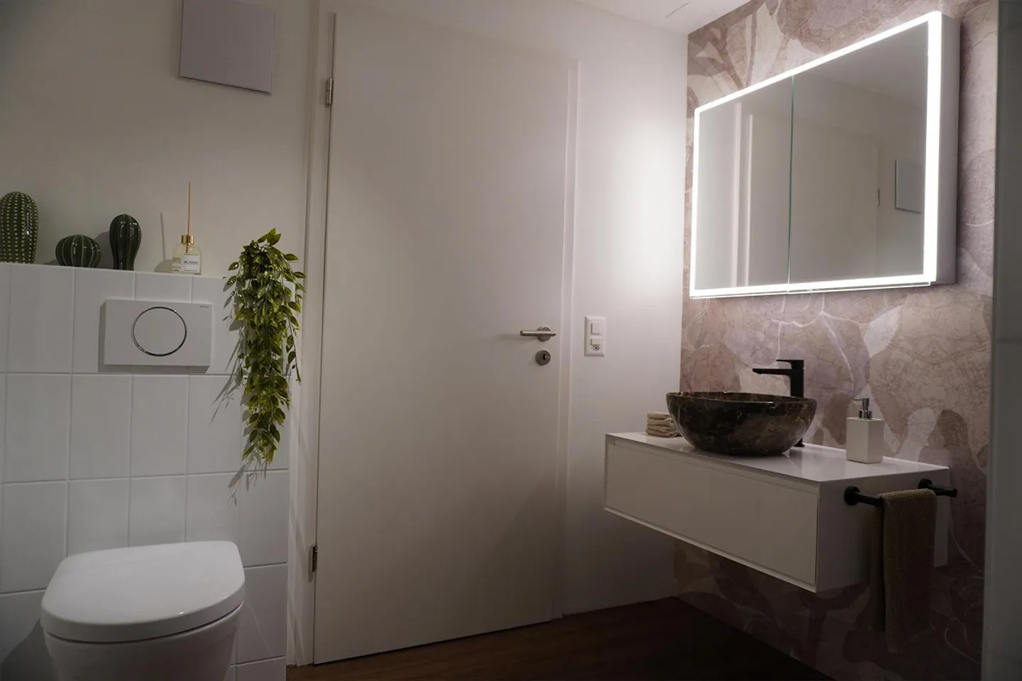 Central and Exclusive Living - Photo 13 of 15