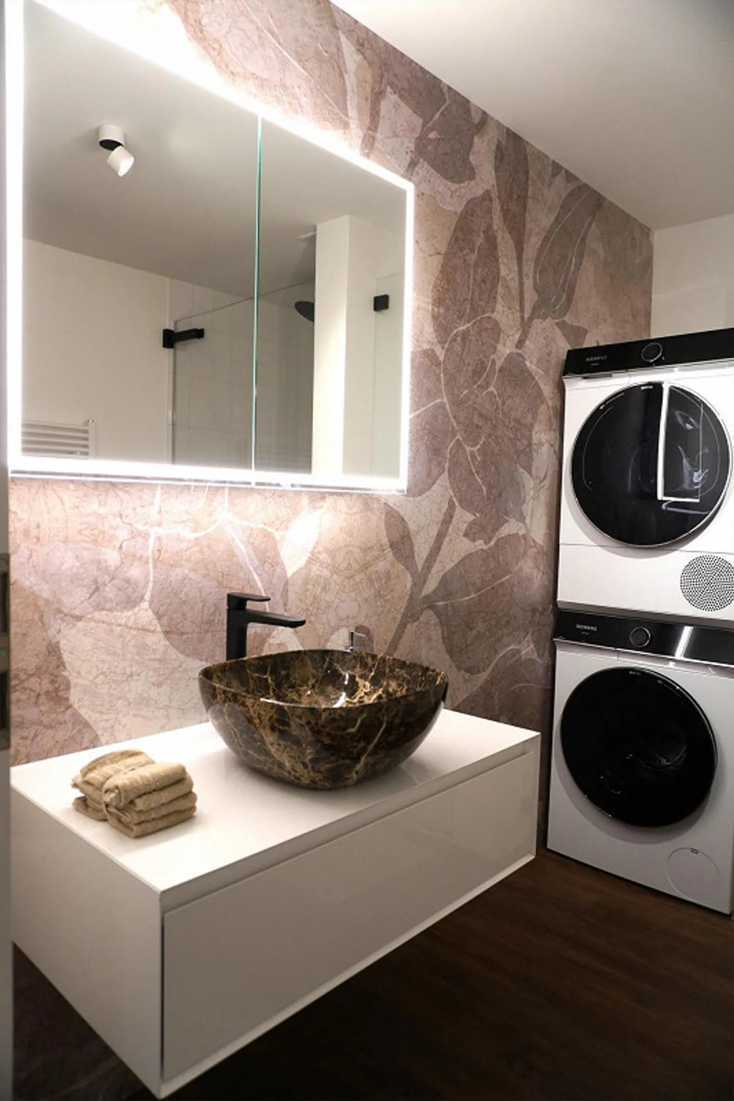 Central and Exclusive Living - Photo 14 of 15