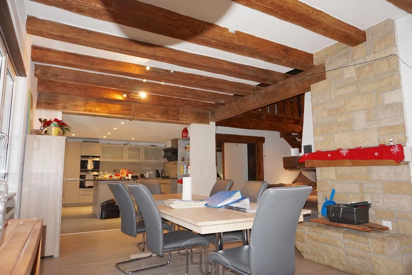 ARI-140 - Bâtiment à usage mixte composé d'une grande maison de 8,5 pièces avec bureaux et ateliers - Photo 4 sur 13