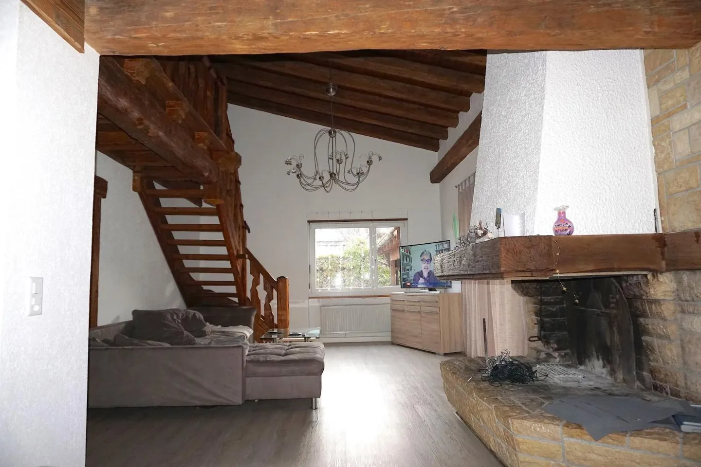 ARI-140 - Bâtiment à usage mixte composé d'une grande maison de 8,5 pièces avec bureaux et ateliers - Photo 7 sur 13