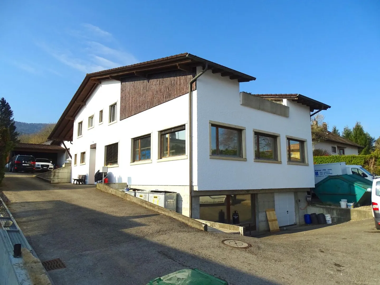 ARI-140 - Bâtiment à usage mixte composé d'une grande maison de 8,5 pièces avec bureaux et ateliers - Photo 1 sur 13