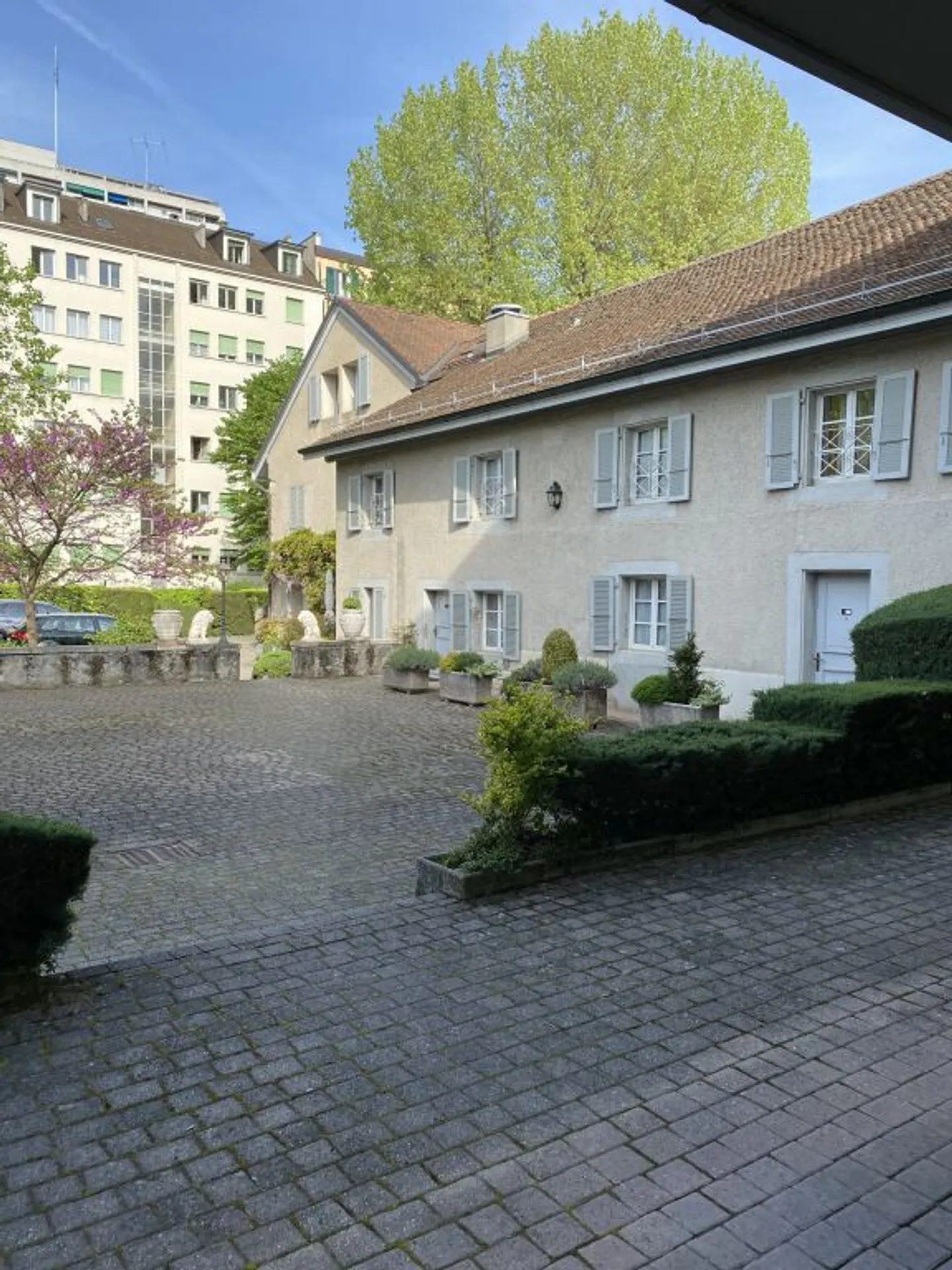 4-room apartment - Photo 1 of 9