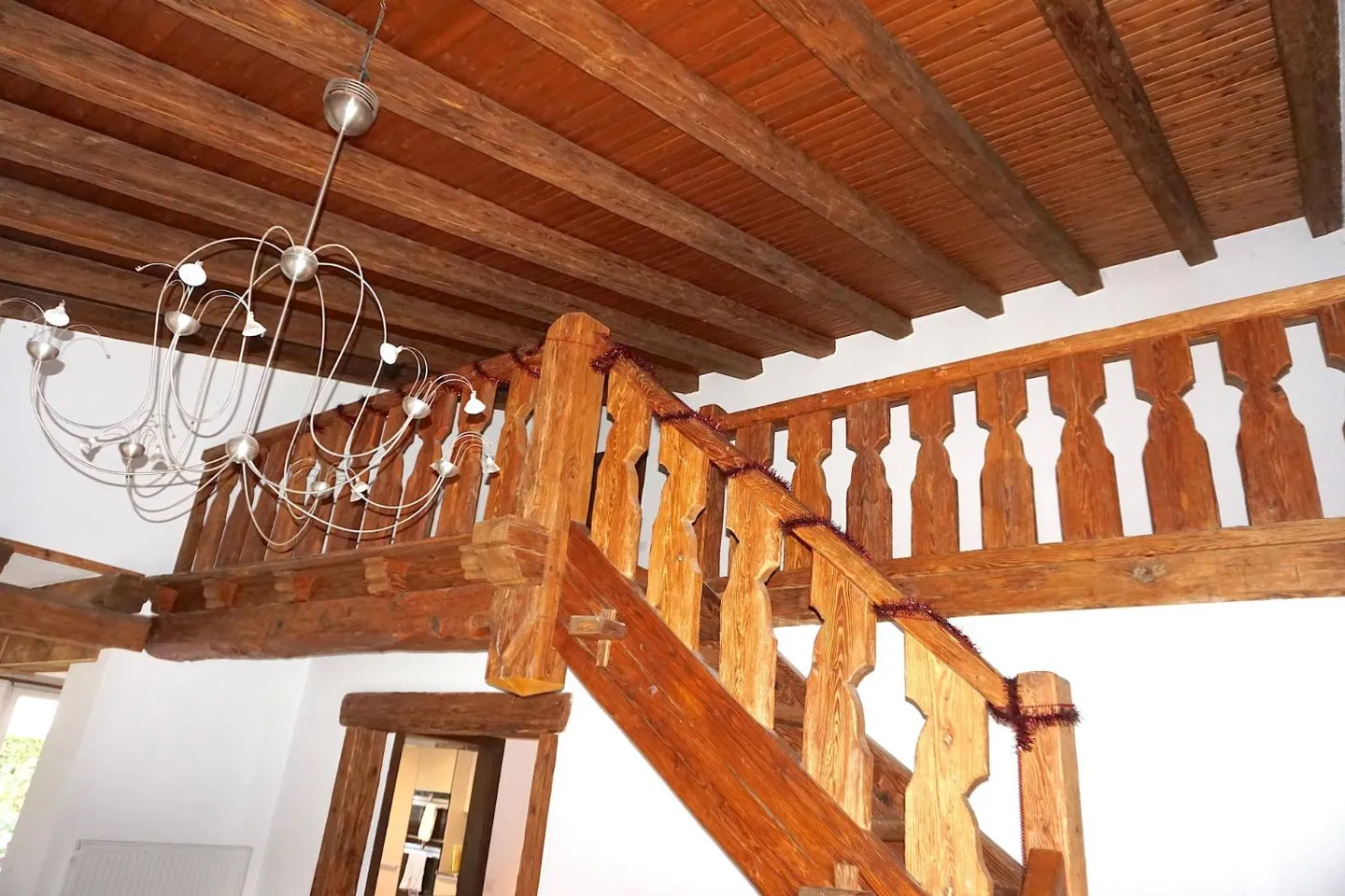 ARI-140 - Bâtiment à usage mixte composé d'une grande maison de 8,5 pièces avec bureaux et ateliers - Photo 8 sur 13