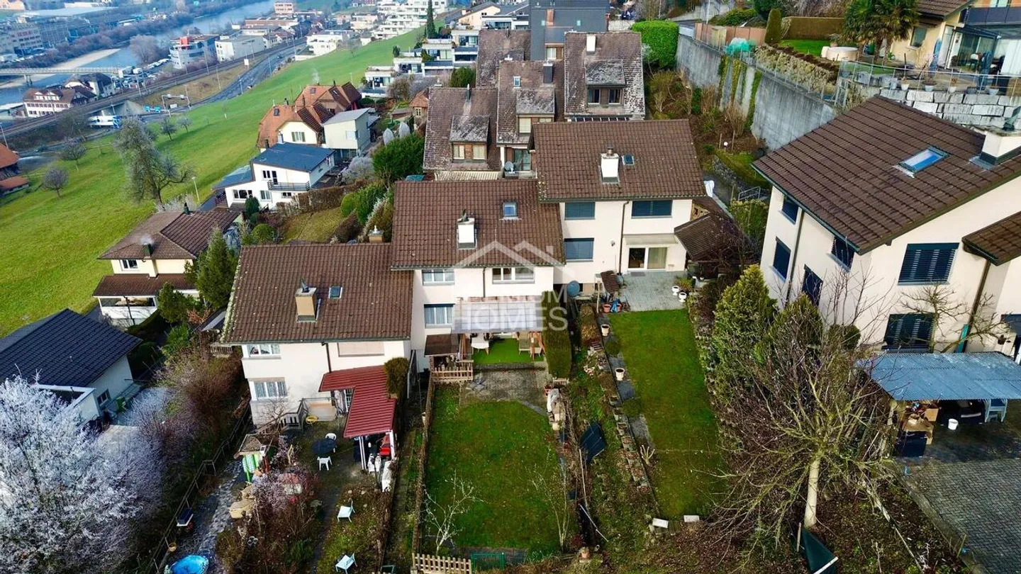 Casa a schiera spaziosa con giardino - Foto 1 di 10