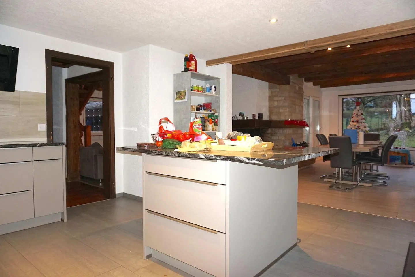 ARI-140 - Bâtiment à usage mixte composé d'une grande maison de 8,5 pièces avec bureaux et ateliers - Photo 10 sur 13