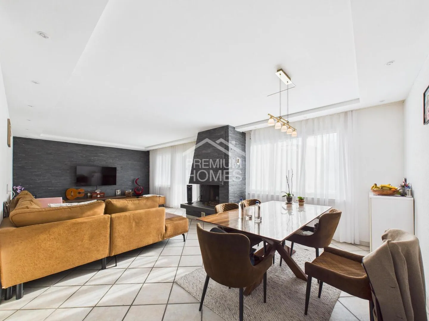 Casa a schiera spaziosa con giardino - Foto 3 di 10