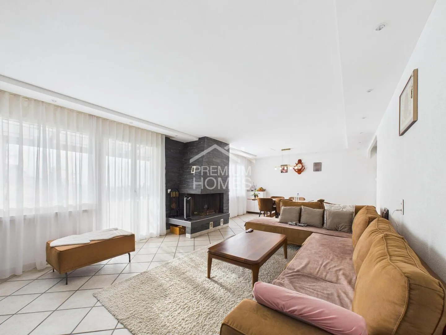 Casa a schiera spaziosa con giardino - Foto 4 di 10