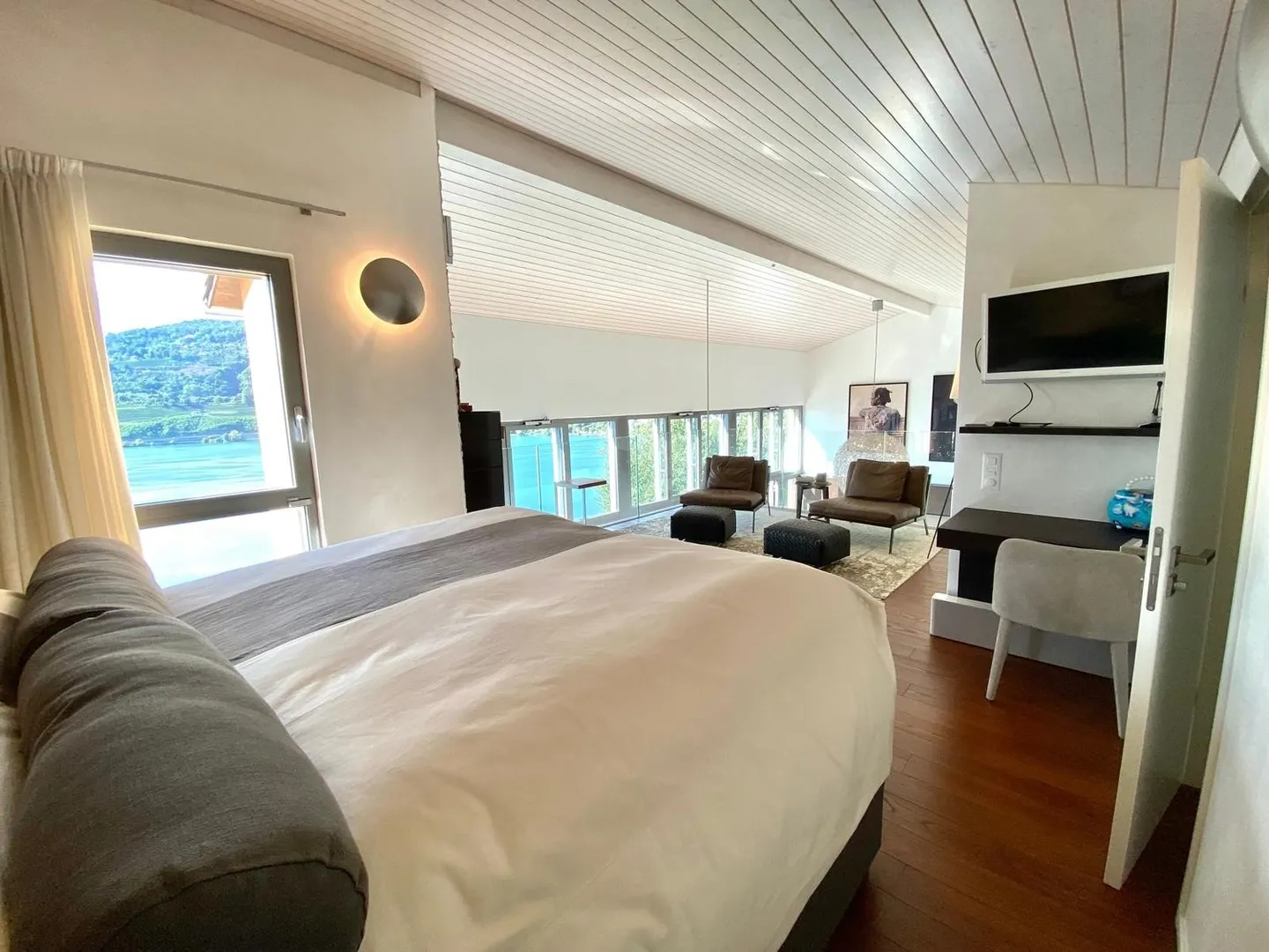 Spaziosa casa moderna con vista mozzafiato sul lago - Foto 6 di 13
