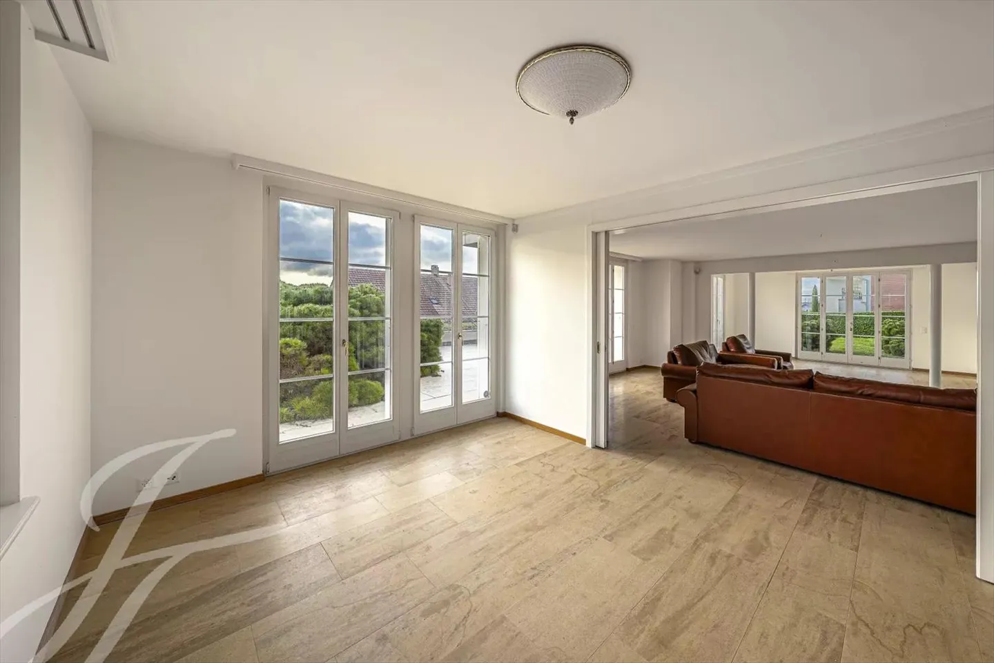 12-Zimmer-Haus - Foto 2 von 10