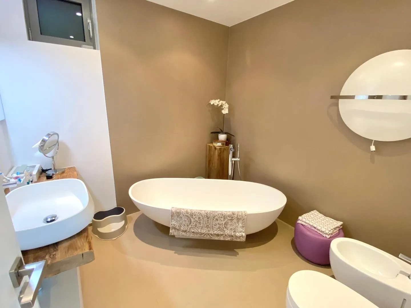 Spaziosa casa moderna con vista mozzafiato sul lago - Foto 10 di 13
