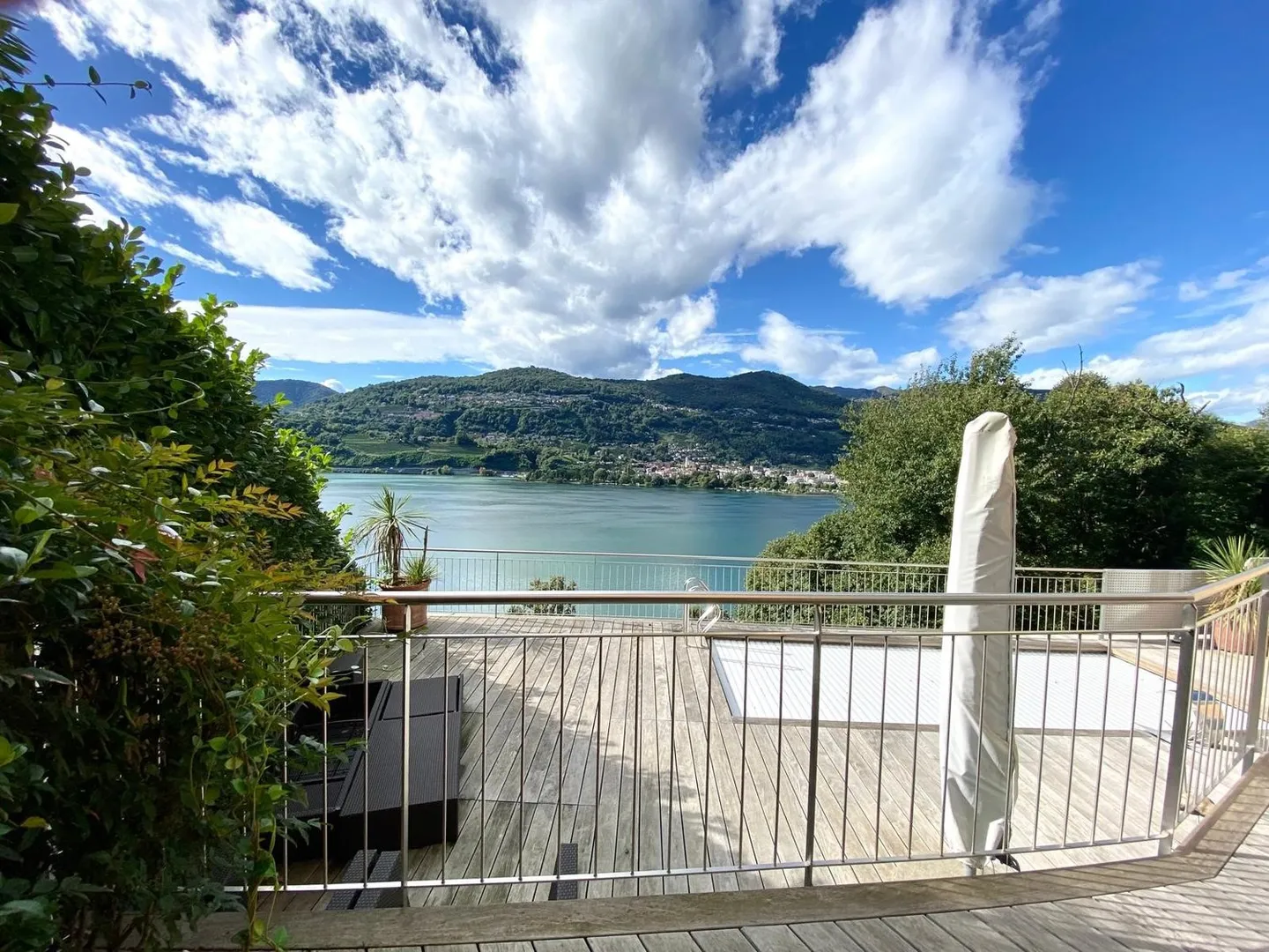 Spaziosa casa moderna con vista mozzafiato sul lago - Foto 12 di 13