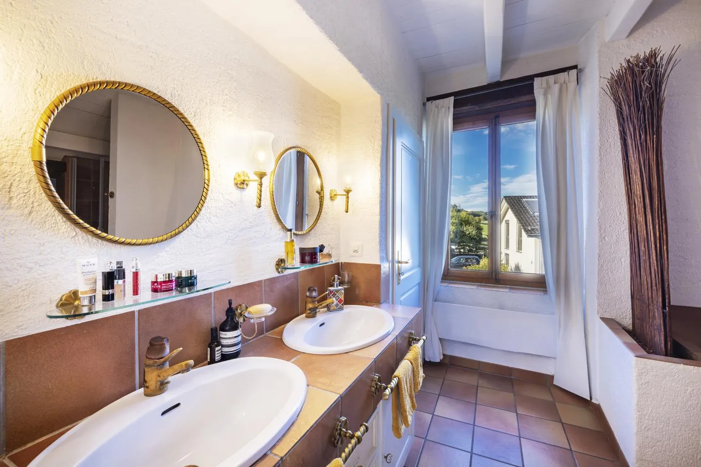 Very beautiful charming house of 300 m2 with independent apartment - Photo 9 of 10