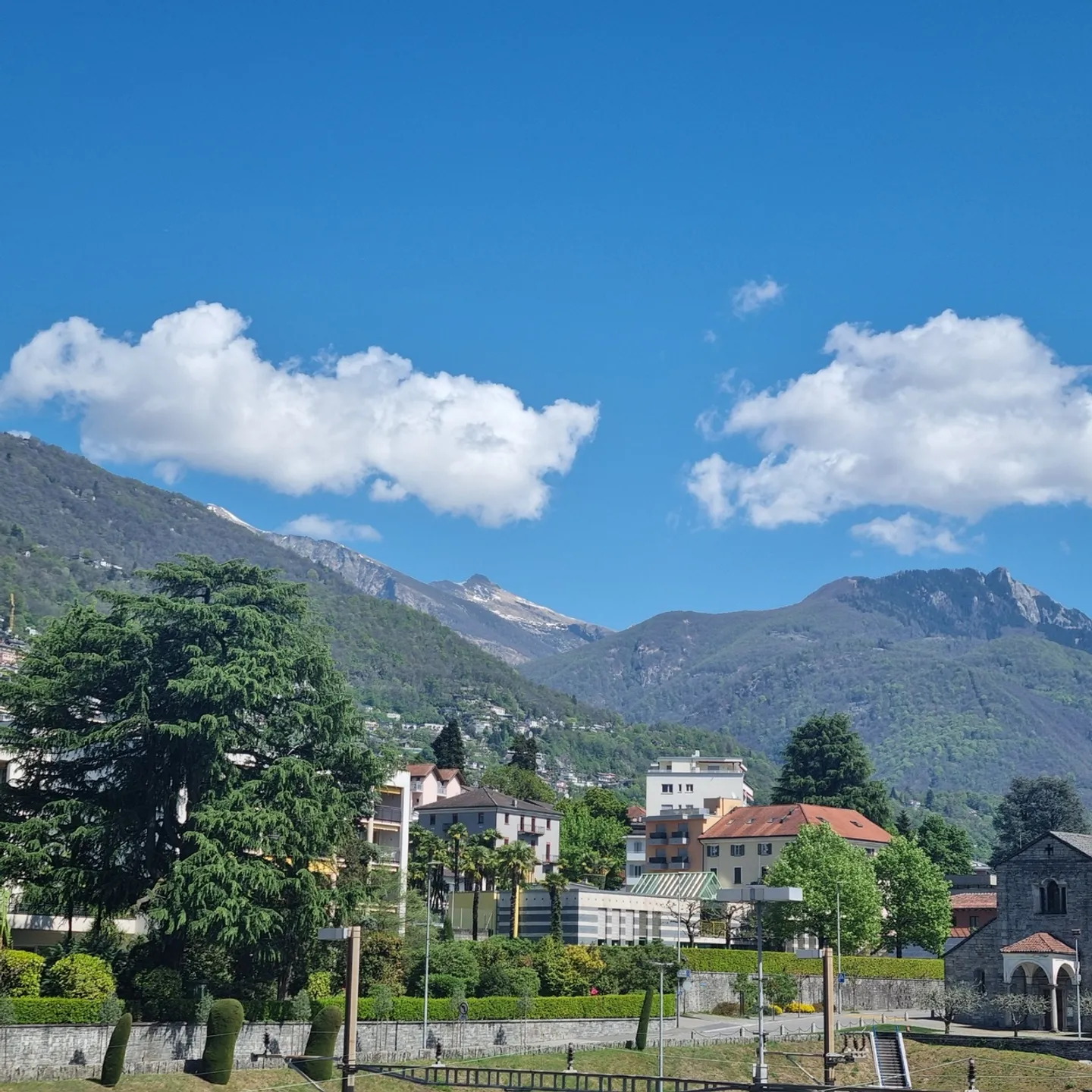 Appartamento spazioso in città - Foto 1 di 11