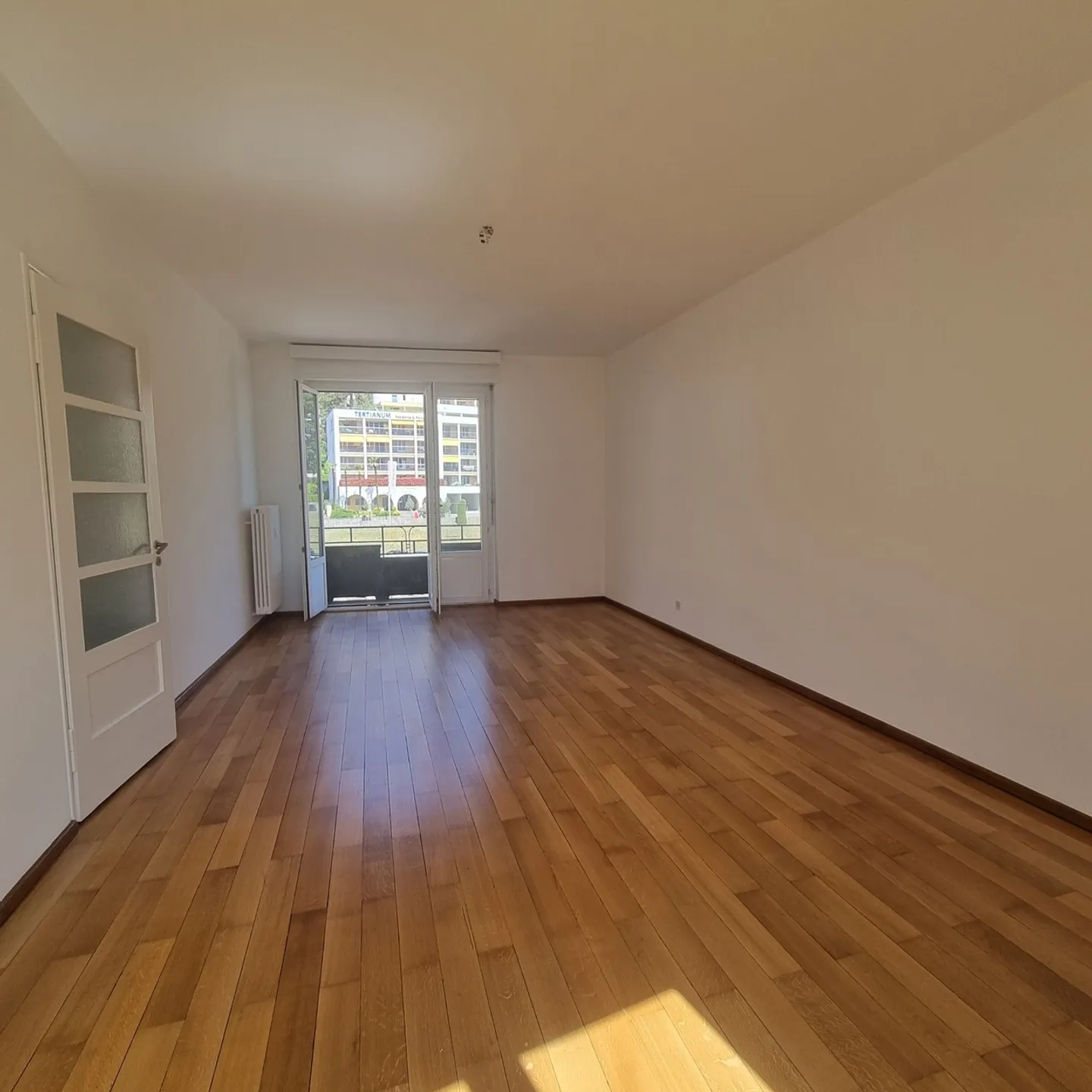 Appartamento spazioso in città - Foto 3 di 11