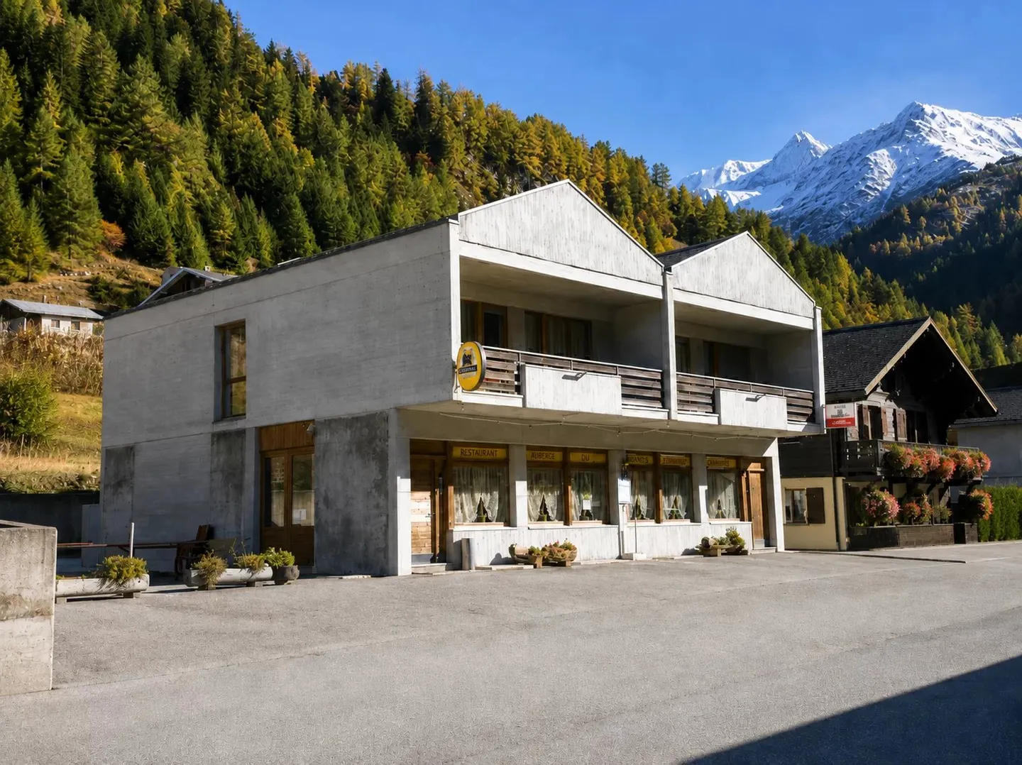 Stabilimento misto con parte alberghiera, ristorazione e appartamento indipendente - Foto 1 di 12