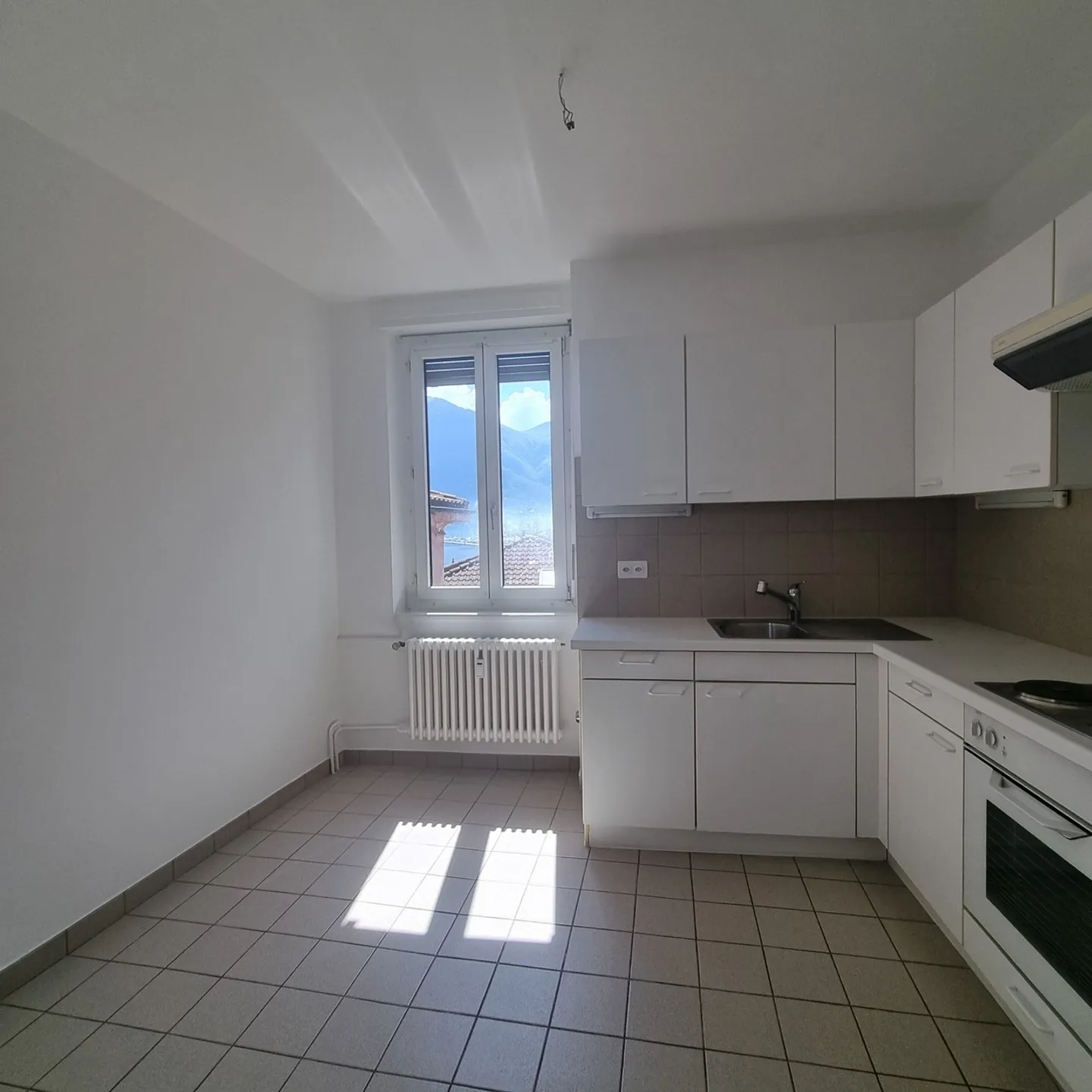 Appartamento spazioso in città - Foto 5 di 11