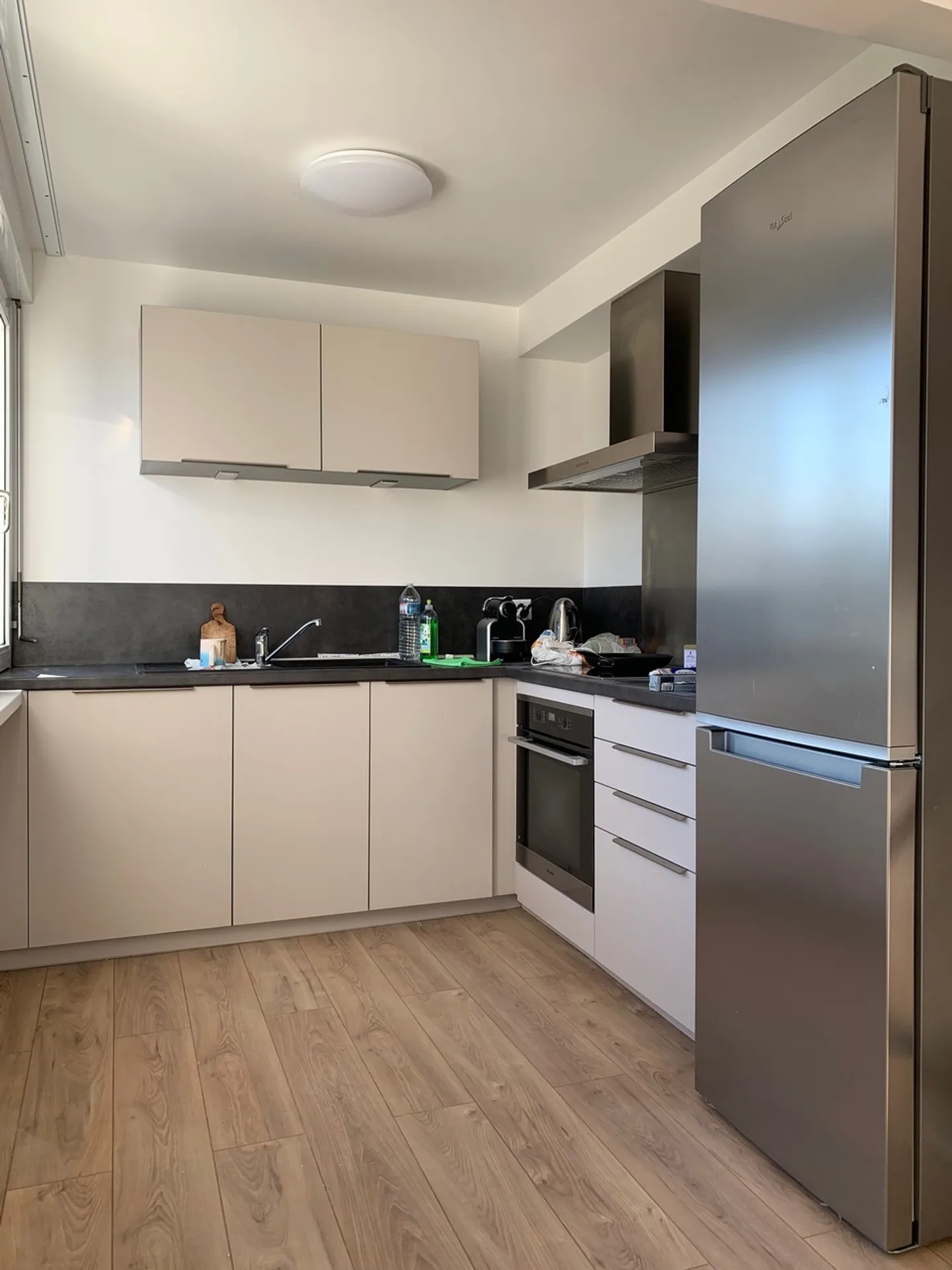 Appartement moderne proche du centre avec balcon - Photo 2 sur 11