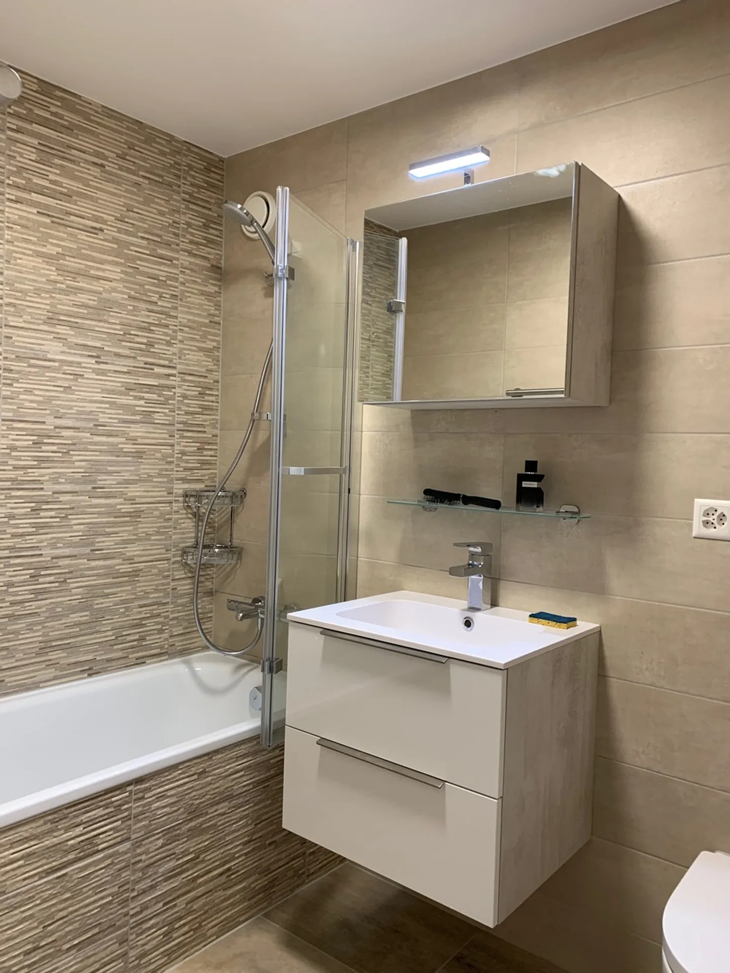 Appartement moderne proche du centre avec balcon - Photo 4 sur 11