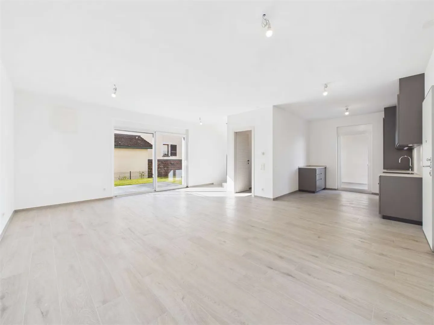 Wunderschöne neu gebaute Villa in Sant'Antonino - Foto 2 von 13