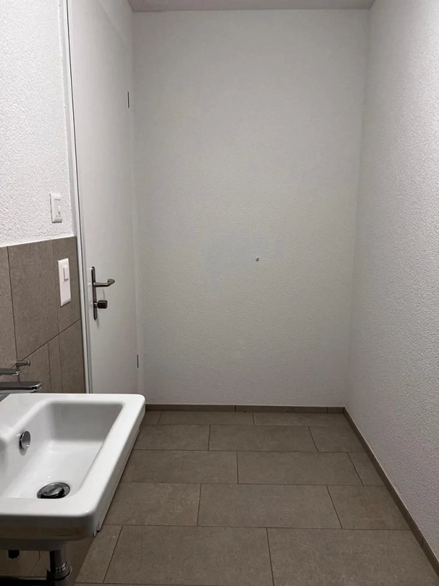 Bright Hobby or Office Space - Photo 3 of 3