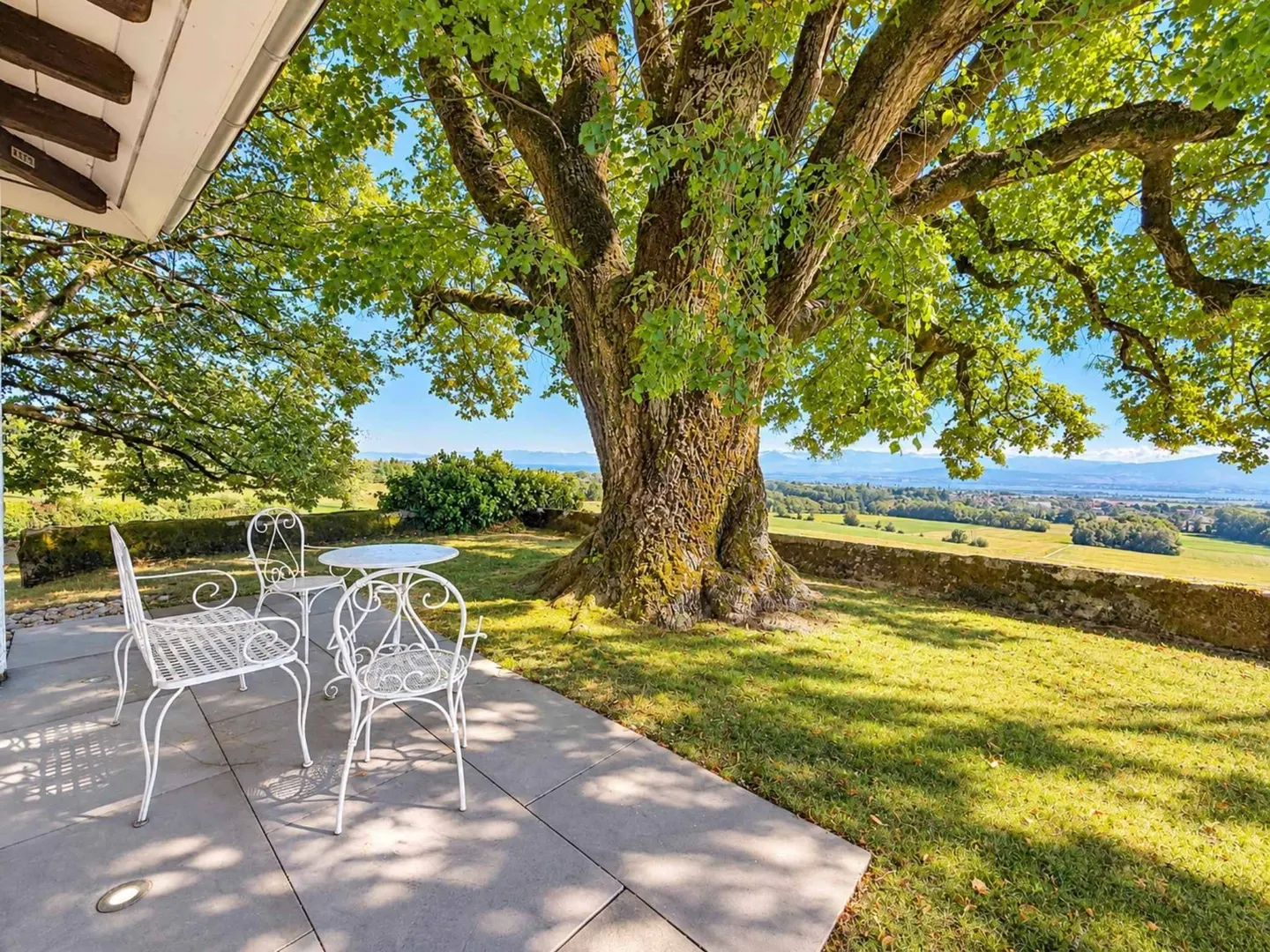Charming Villa with Lake View - Photo 9 of 12