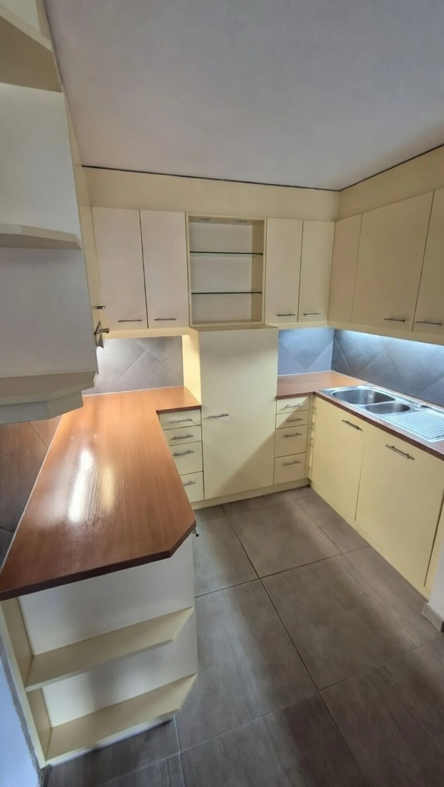 Appartamento di due e mezzo locali con giardino - Foto 3 di 6