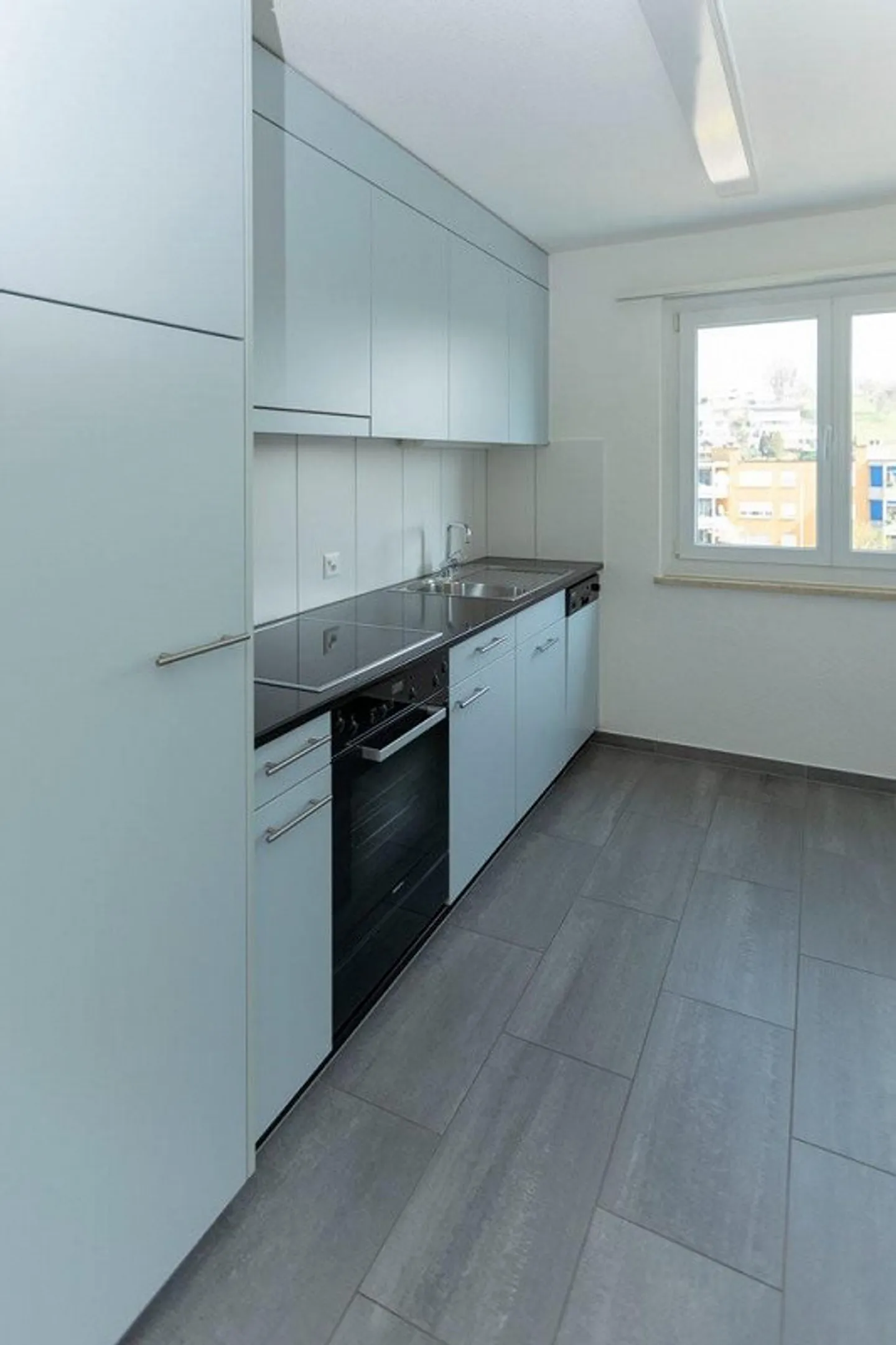 LOUER SANS CAUTION - Vivre dans un cadre soigné près de l'aéroport - Photo 2 sur 6