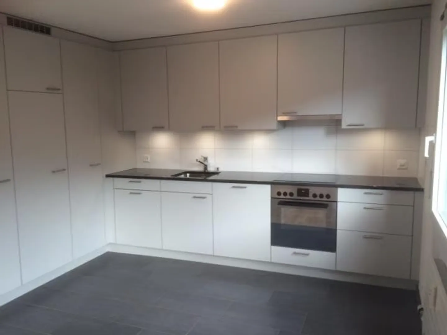 Grosszügige 2.5-Zimmerwohnung - Foto 1 von 8