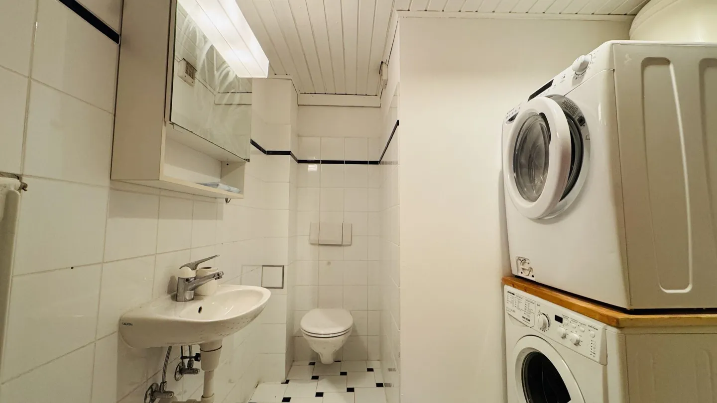 Maisonette de 2,5 pièces bien entretenue avec jardin et propre machine à laver/sèche-linge dans une maison à deux familles - disponible immédiatement - Photo 5 sur 7