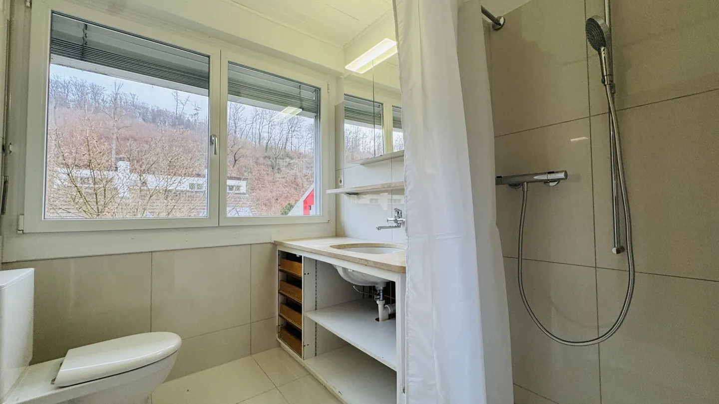 Maisonette de 2,5 pièces bien entretenue avec jardin et propre machine à laver/sèche-linge dans une maison à deux familles - disponible immédiatement - Photo 6 sur 7