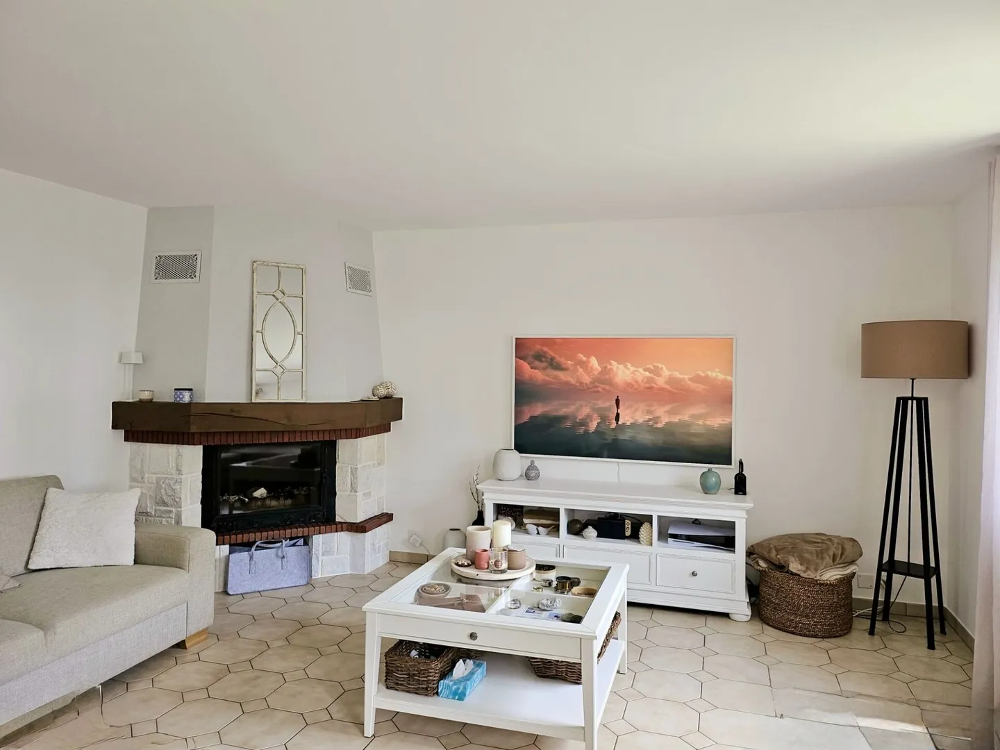 Bright individual villa with large spaces & independent studio - Photo 4 of 17