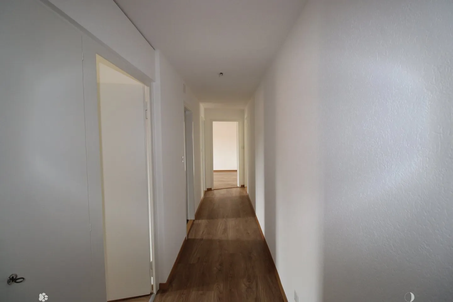 Charmante 3-Zimmer-Wohnung mit Balkon in Biel - Foto 3 von 13