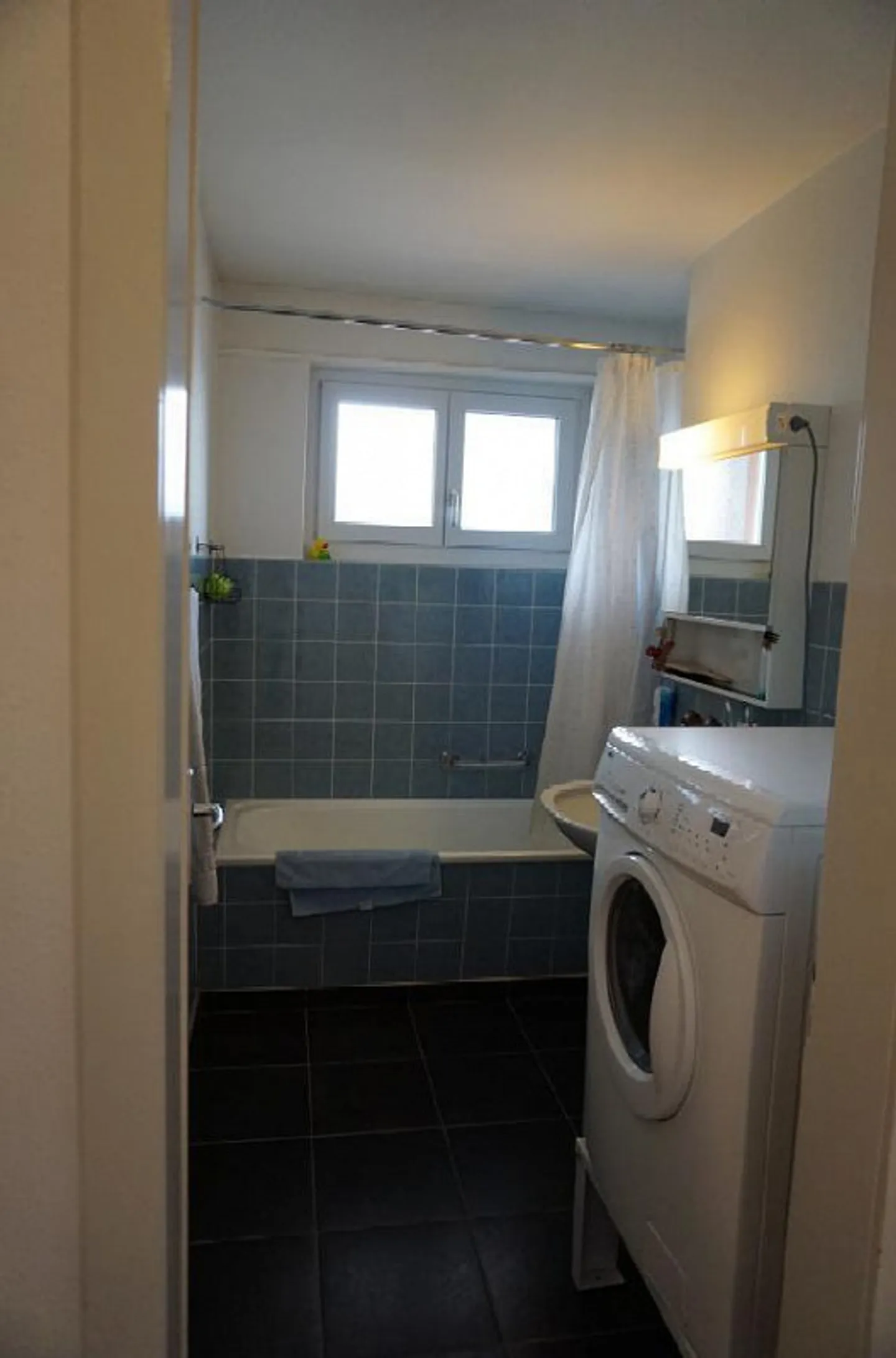 Appartement dans un endroit calme - Photo 2 sur 8